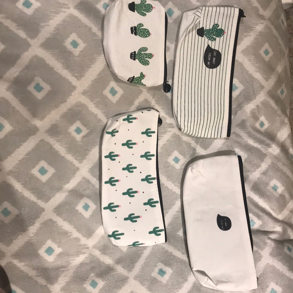 Little cosmetic to go bags